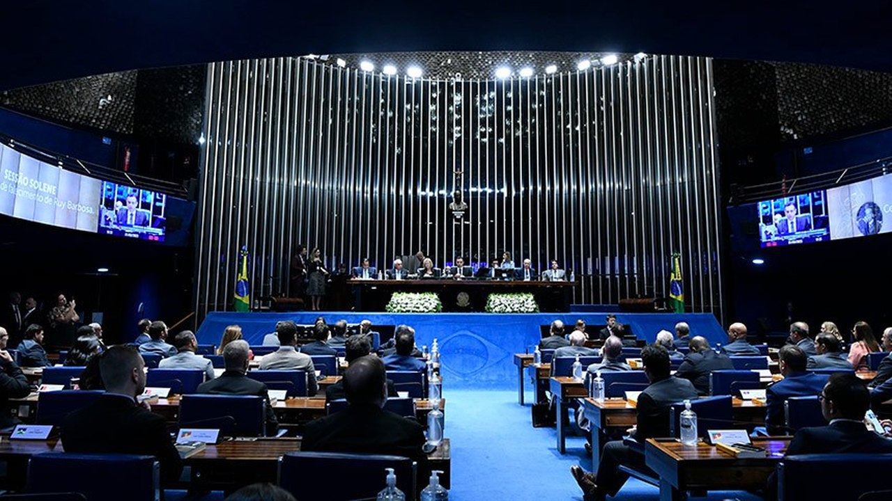Direito das mulheres a acompanhante em exames está na pauta de quarta