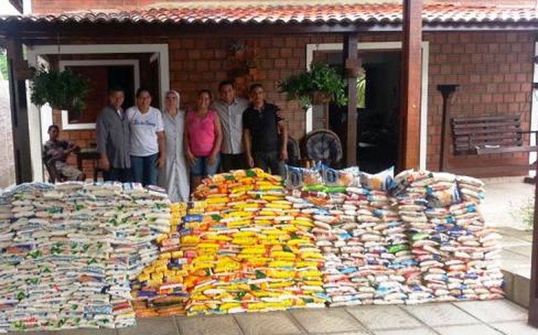 Os Tabaqueiros arrecadam três toneladas de alimentos e doam para instituições