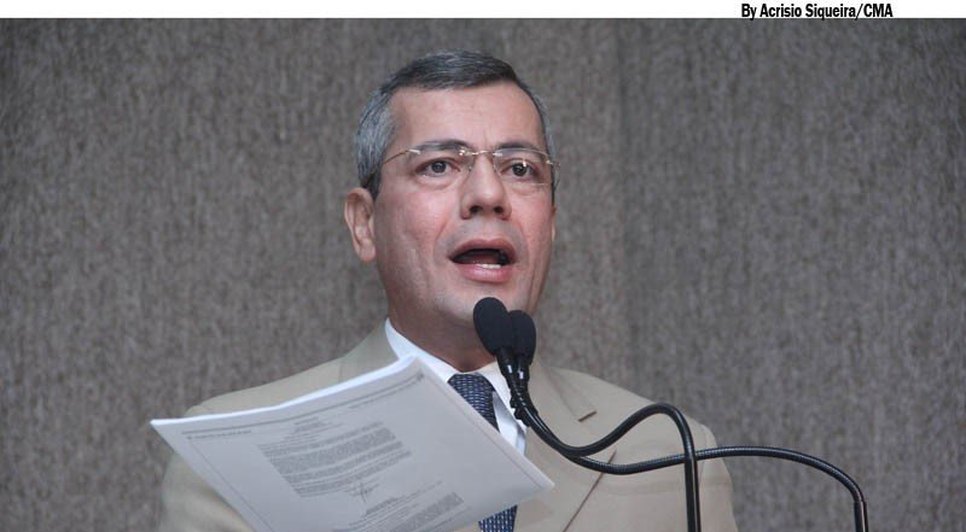 Petista também denunciou retenção de salários dos professores /Foto: Acrísio Siqueira