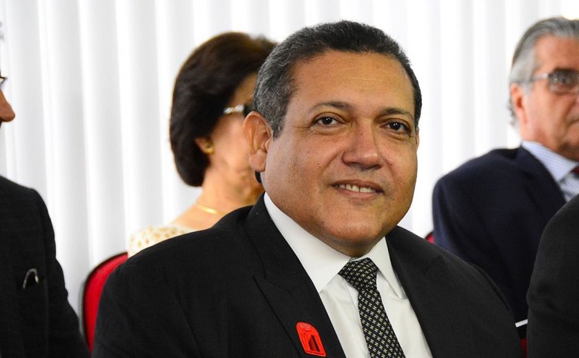 Ministro Nunes Marques pede vistas em julgamento sobre eleição indireta
