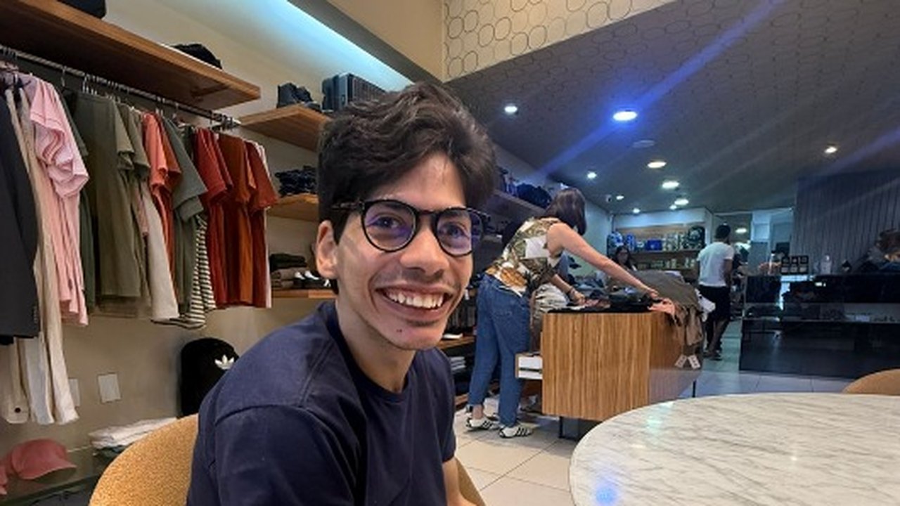 Pestalozzi e Veras boutique realizam desfile inclusivo; na passarela pessoas com deficiência e modelos profissionais