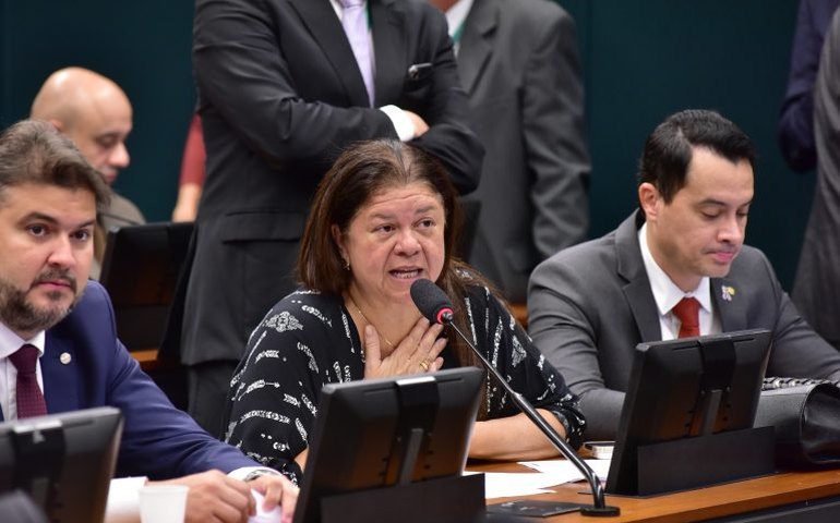 CCJ aprova projeto que prevê controle de qualidade dos remédios após comercialização