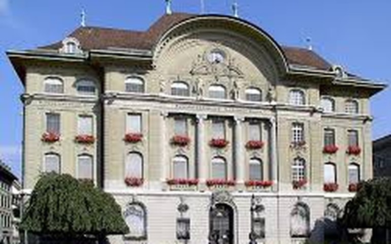 BC suíço defende fortalecimento de regulações de bancos após crise do Credit Suisse