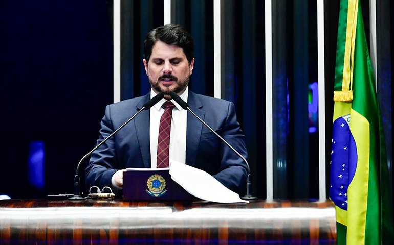 Decisões de Alexandre de Moraes violam Constituição, diz Marcos do Val