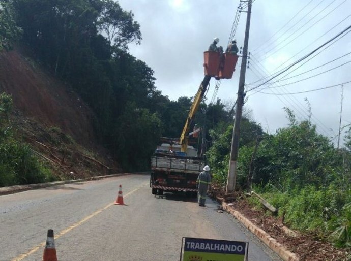 Chuvas: iluminação pública no bairro de Fernão Velho é recuperada pela Sima
