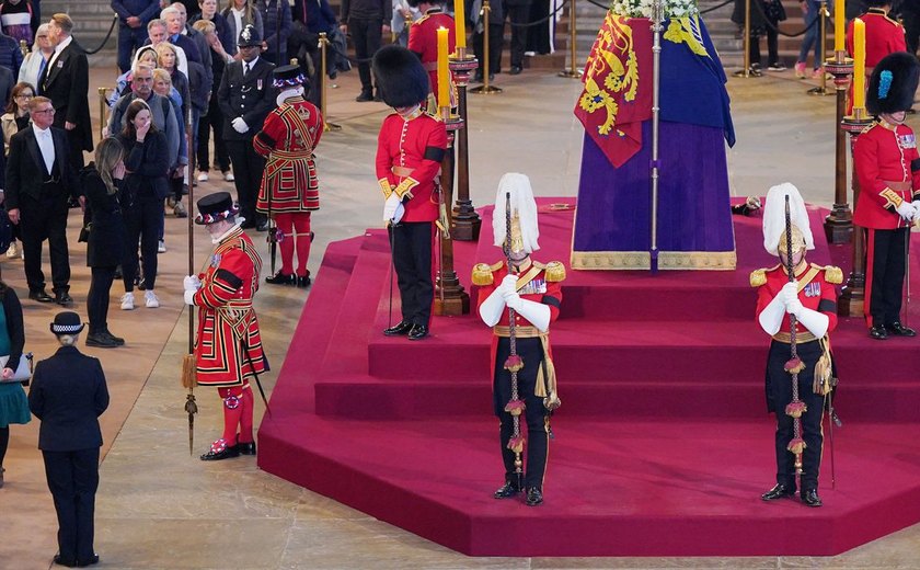 Presidente Bolsonaro viaja a Londres paparticipar do funeral de Elizabeth II