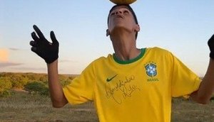Influenciador Luva de Pedreiro é proibido de usar uniformes de futebol; veja quais