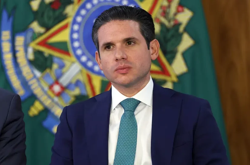 Com fuga de Ramagem, Motta proíbe deputados de votarem do exterior