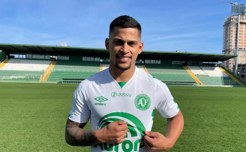 Ponte Preta anuncia a contratação do lateral Mailton, ex-Chapecoense