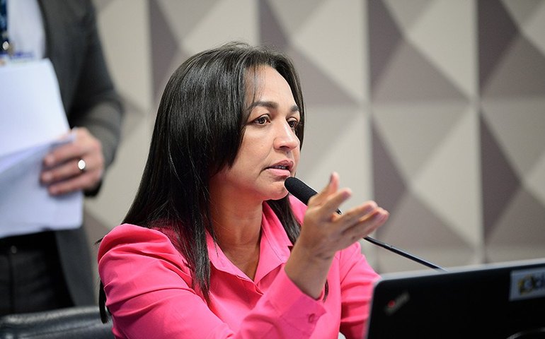 Anderson Torres e Mauro Cid estão entre os primeiros convocados pela CPMI