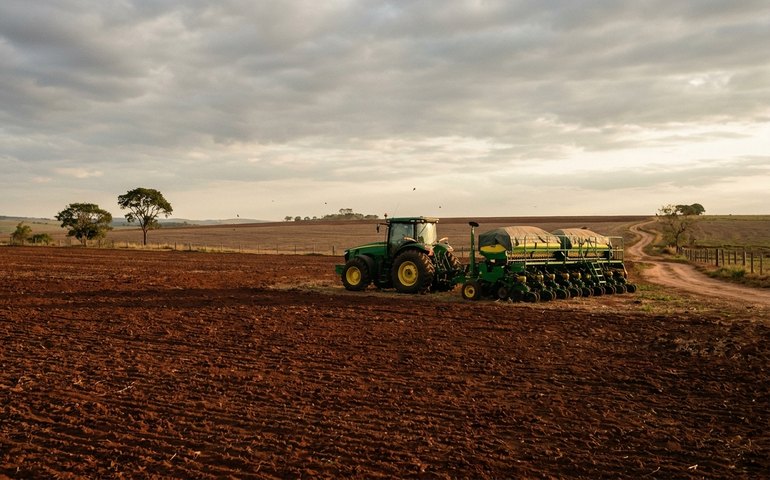 CNA alerta para calendário de semeadora e vazio sanitário da soja