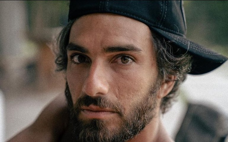 Após anúncio do fim do casamento com Hugo Moura, Deborah Secco publica mensagem provocativa nas redes socias