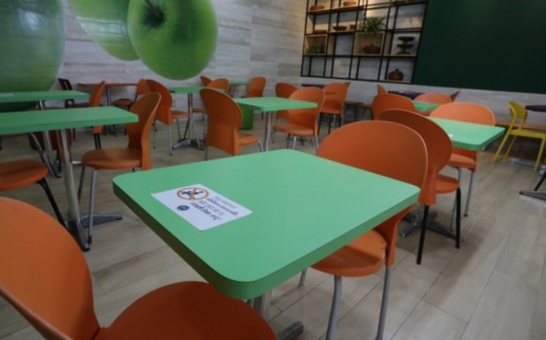 Escolas pedem a pais para manter crianças em casa