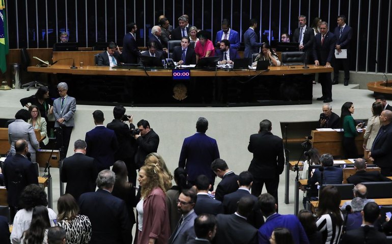 Câmara aprova urgência para votar projeto que cria bancada cristã