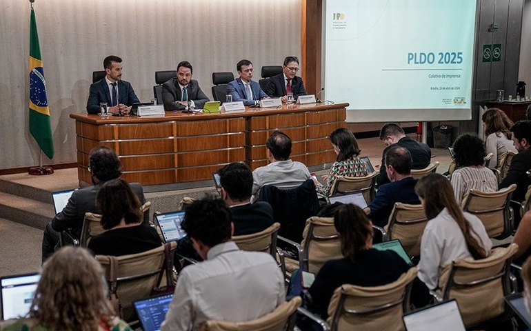 Projeto da LDO prevê déficit zero para 2025 e salário-mínimo de R$ 1.502