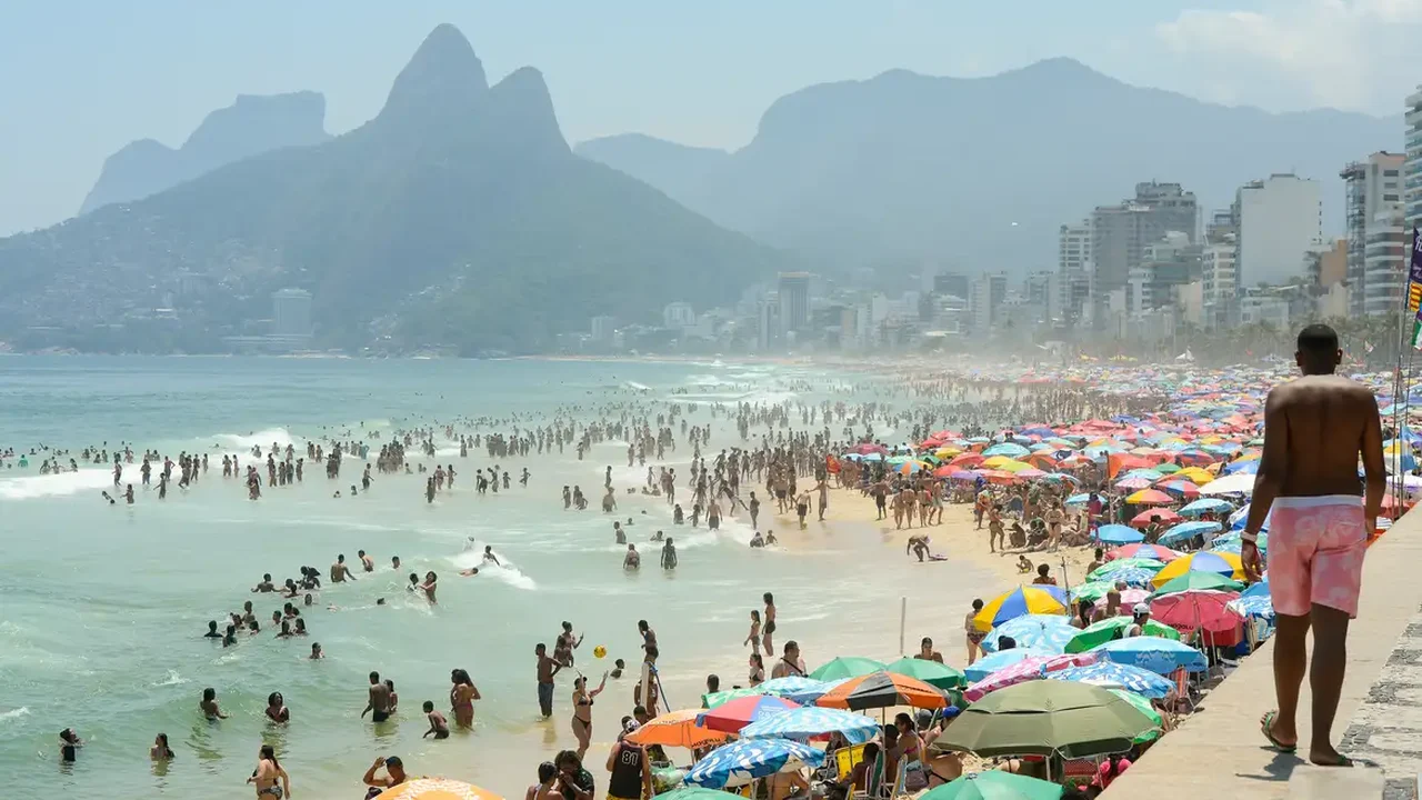 Quer descansar mais em 2026? Veja como emendar feriados e estender as férias