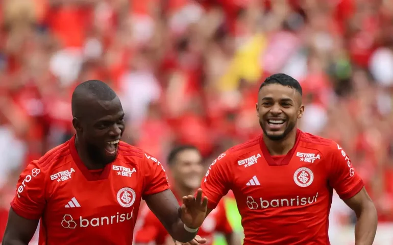 Sob vaias, Internacional vence o Bahia de virada na estreia do Brasileirão
