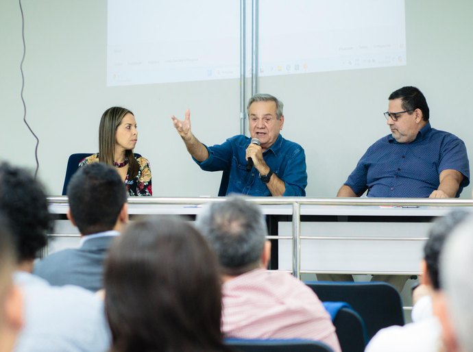 Ronaldo Lessa preside primeira reunião da Câmara de Estudos Políticos da Vice-Governadoria