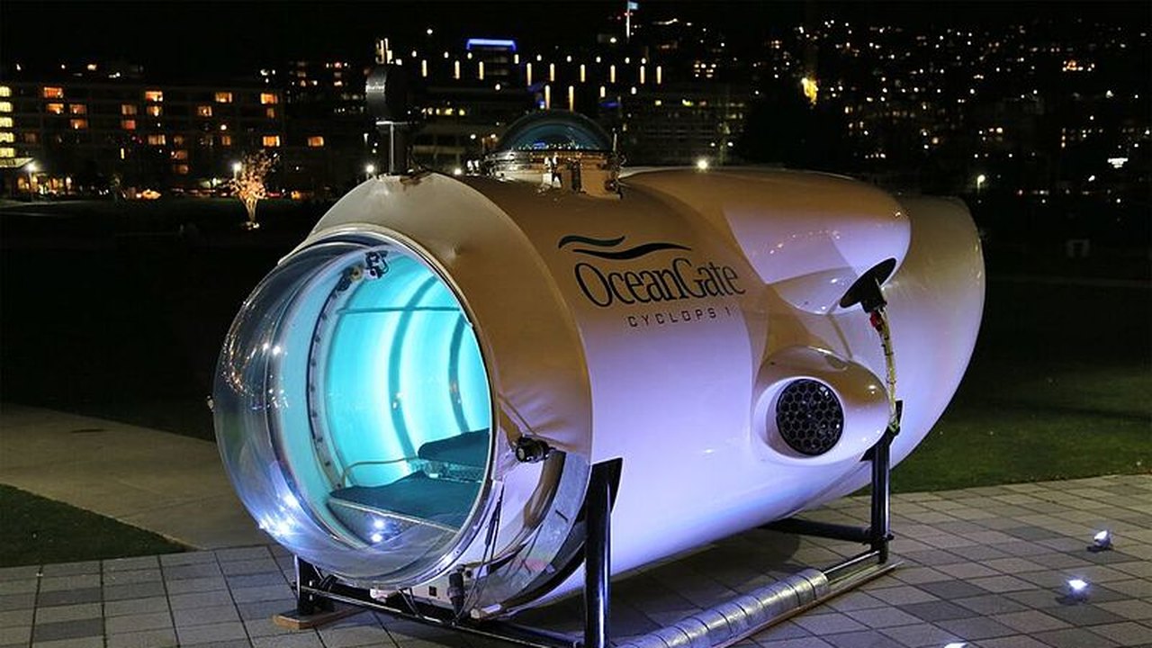Fundador da OceanGate planeja viagem a um dos buracos submersos mais profundos do mundo, nas Bahamas
