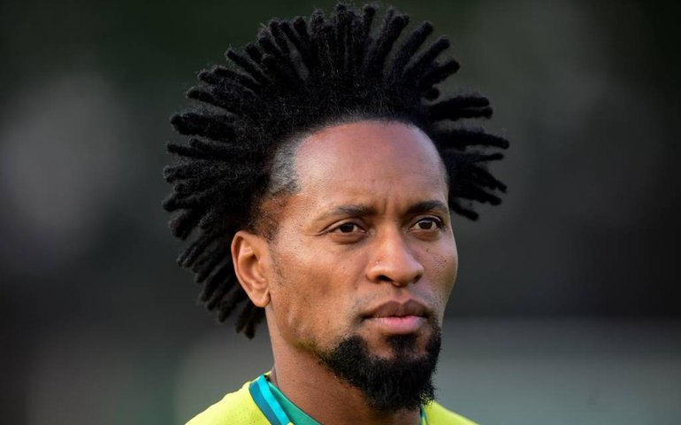 Zé Roberto aposta em documentário para resgatar talentos das comunidades carentes