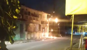 Poste de energia pega fogo na Zona Sul de Aracaju / Foto: Foto: Portal A8SE/Reprodução