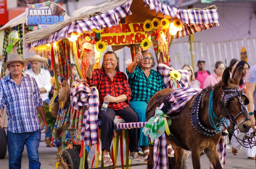 Tradição e muita animação marcam 9º Desfile das Carroças de Palmeira com 38 escolas e 1.800 participantes