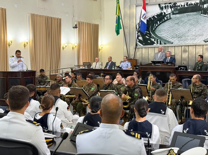Fábio Ferrario participa de solenidade em homenagem à Marinha