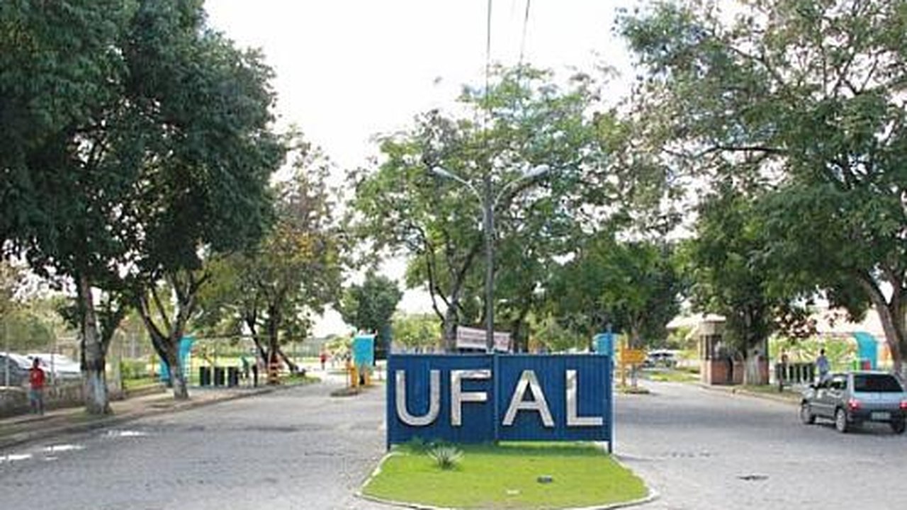 Sem diploma, estudantes da Ufal perdem oportunidades e cobram solução para falha no sistema