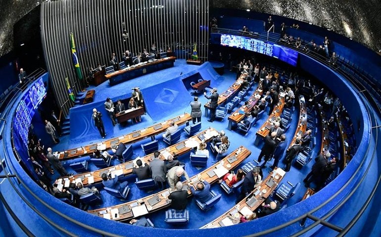 CPI da Covid começa com Planalto sob ataque e ameaças de Bolsonaro