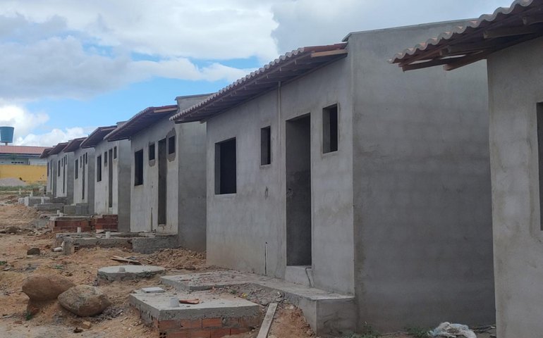Cidade de Senador Rui Palmeira recebe obras de habitação da Seinfra