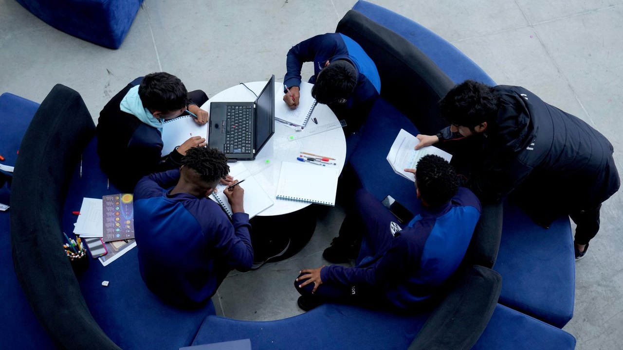 Jovens no Equador enfrentam dificuldades para encontrar empregos dignos