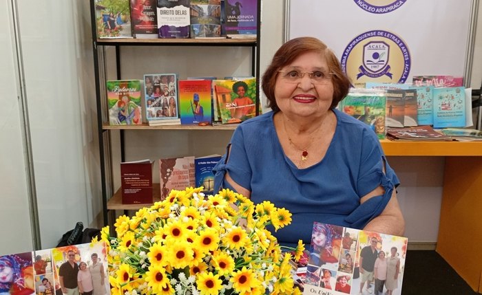 Maria Ivanilza lança obra que conta a sua história em versos