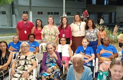 Cidade da Pessoa Idosa realiza jantar natalino para acolhidos