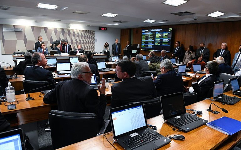 Comissão do Senado aprova projeto de que aumenta possibilidades de prisão preventiva