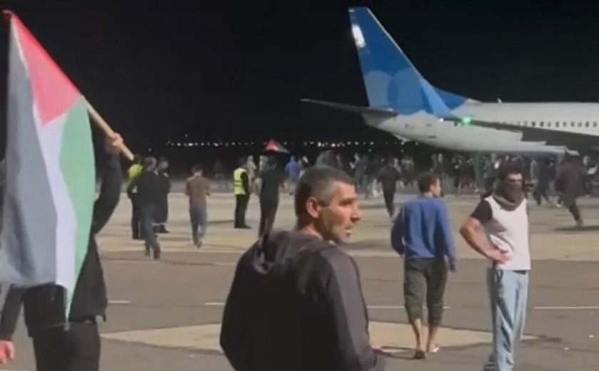 Sessenta pessoas são detidas após invasão de aeroporto atrás de israelenses e judeus na Rússia; veja vídeo