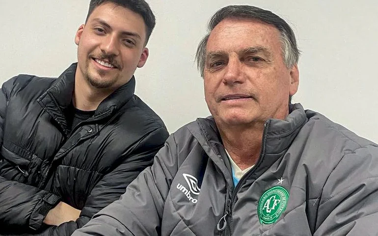 Jair Renan relata fragilidade de Bolsonaro durante visita na prisão