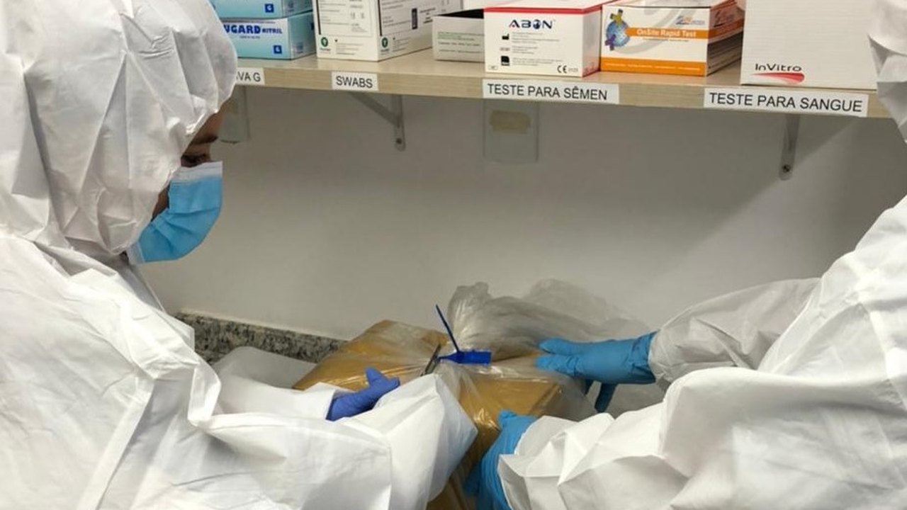 Instituto de Criminalística examina seringa usada por enfermeira que não injetou dose contra Covid-19 em idosa  