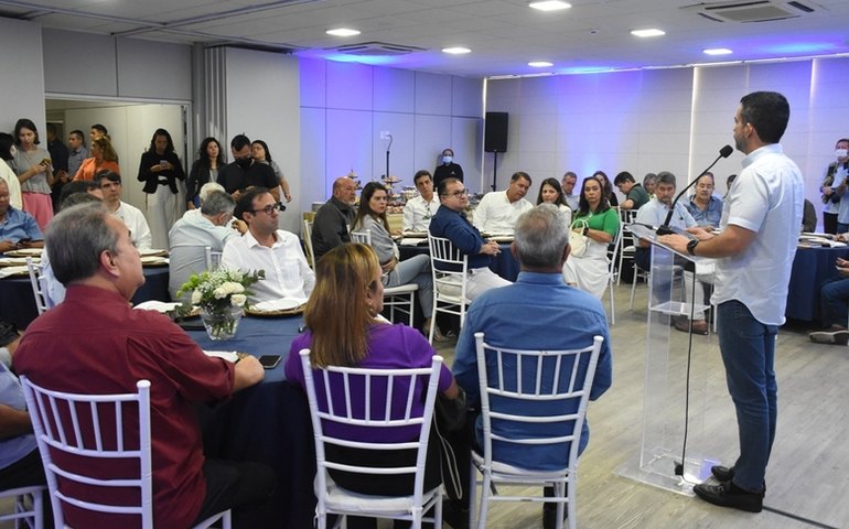 Lyra recebe Dantas e secretários para discutir pleitos do setor produtivo