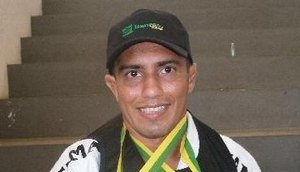 Sergipano mostra medalhas que conquistou na competição em 2013/ Foto: Site Ivan Lima