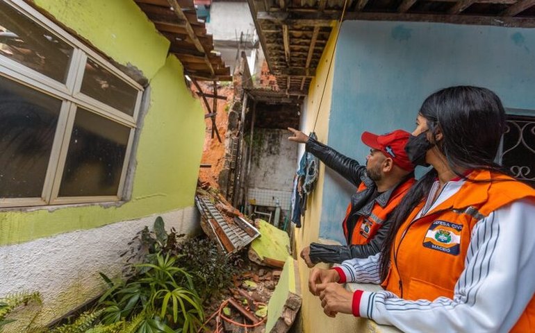 Prefeitura de Maceió presta assistência às famílias em locais com riscos de desabamento