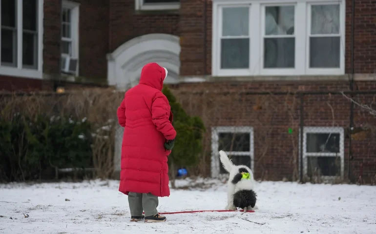 Como o frio extremo está afetando a vida dos americanos, de acordo com uma nova pesquisa da AP-NORC.