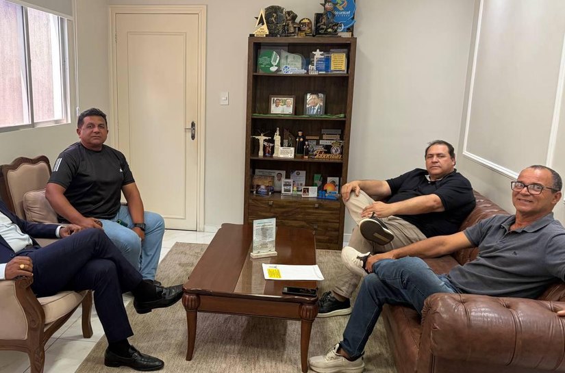 Júlio Cezar se reúne com diretoria do CSE e reforça apoio da gestão municipal
