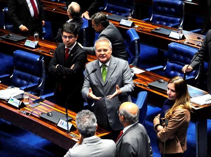 Renan pode deixar liderança do PMDB se reforma trabalhista for aprovada