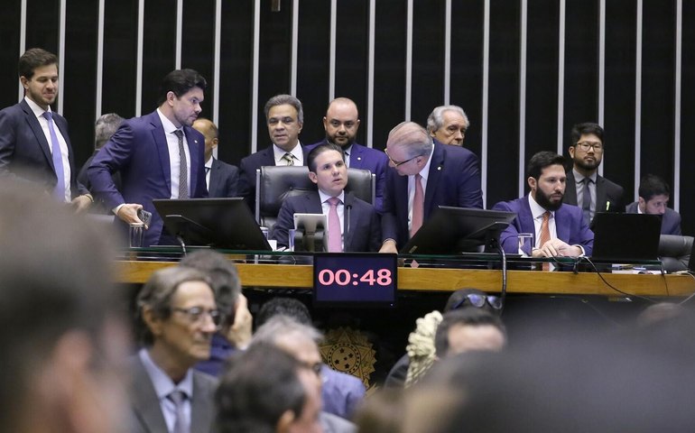 Câmara gastou R$ 419 mil com Ramagem, Eduardo Bolsonaro e Zambelli em um mês, aponta mídia