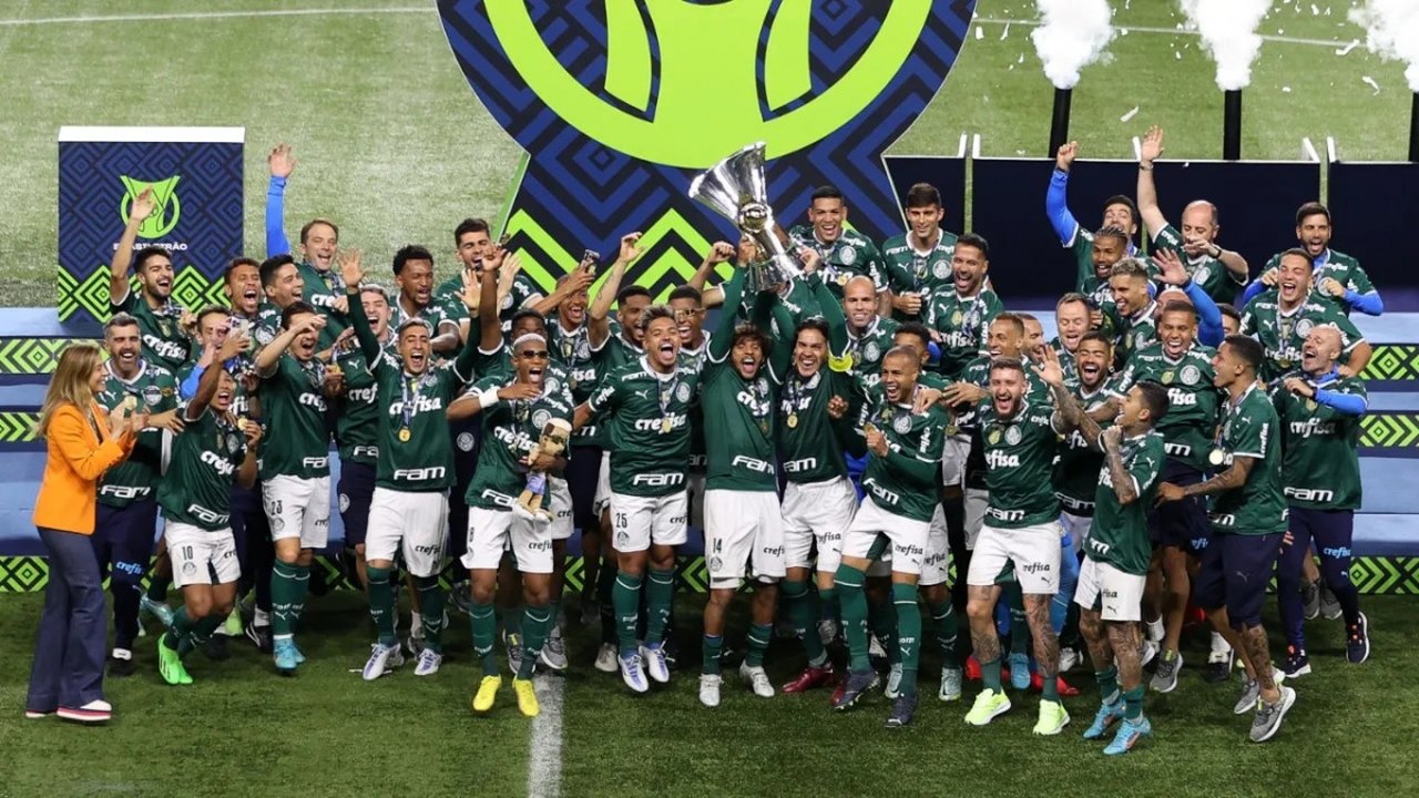 Seleção do Brasileirão tem 6 jogadores, craque, revelação e técnico do Palmeiras
