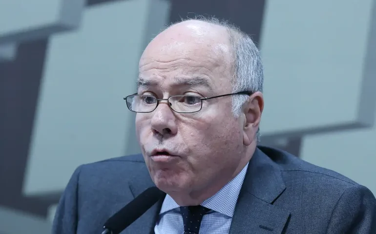 Mauro Vieira discute guerra na Ucrânia com chanceler da Rússia