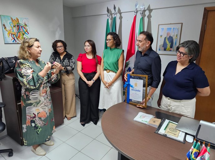 Secdef entrega Selo da Inclusão ao Ifal e discute ações de acessibilidade