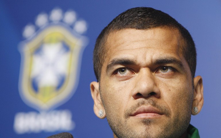 Daniel Alves nega transferência ao Flamengo: &#8216;No Brasil, só jogo no São Paulo&#8217;