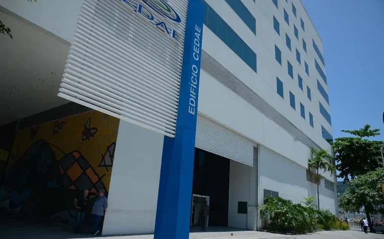 Cedae avalia consequências da liquidação do Banco Master