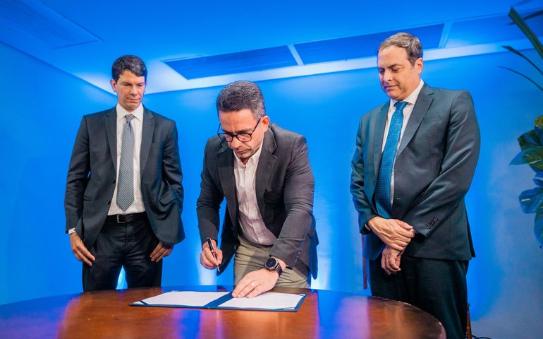 Mais Água Alagoas: Governo e concessionárias assinam aditivos para ampliar oferta de água e esgoto no estado